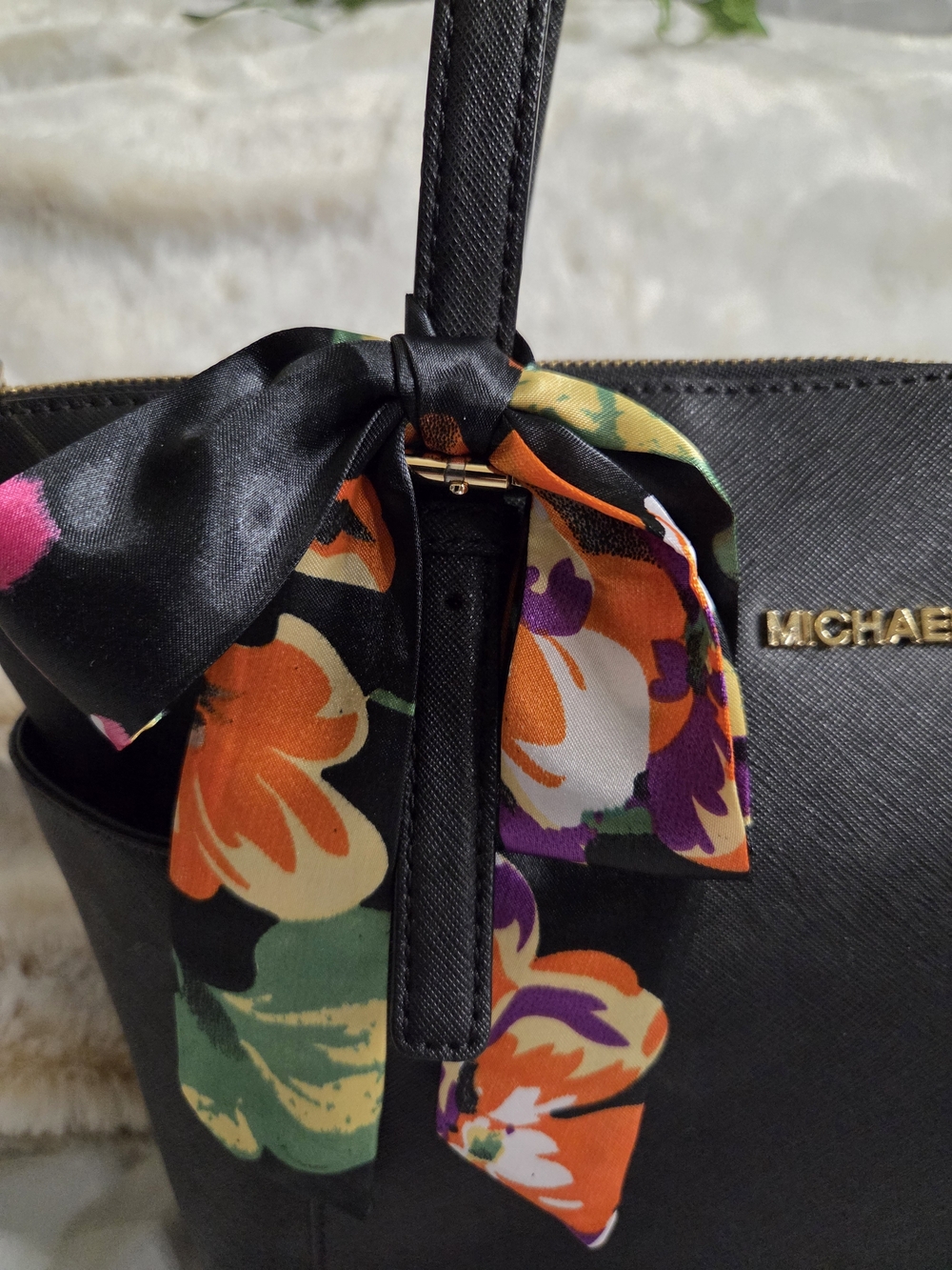 Michael Kors Charlotte Large Top Zip Tote - Picture 4 of 16